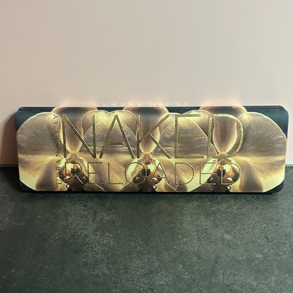 Urban Decay Naked Reloaded Palette with Gold and Brown Hues - Picture 4 of 9